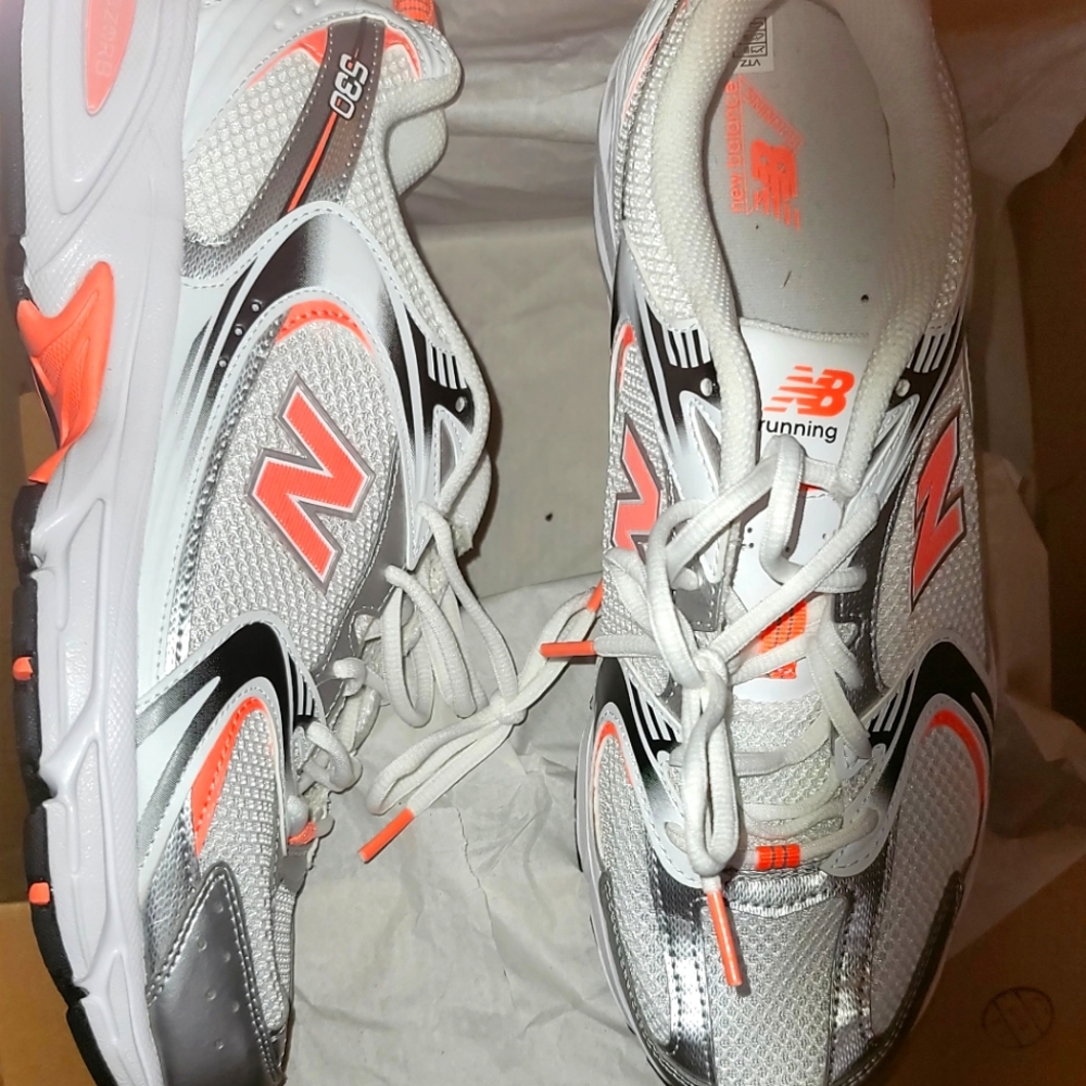 New Balance 530 running shoes Pink/Silver/White Sz 10.5 Mens